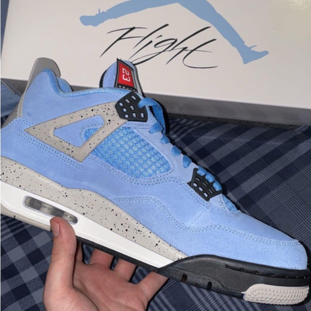 Jordan Men's Light Blue and Gray Sneakers